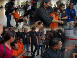 Tersangka Kasus Berdarah Tumbang Kalemei Tiba di Palangka Raya, Bio Disambut Teriakan Emosional Sang Mantan Istri di Bandara