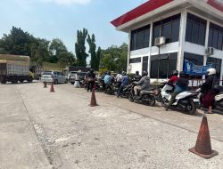 Pertamina Klaim Stok BBM Aman, Satpol PP Temukan Pasokan SPBU Tak Sesuai Pesanan, Antrean Mengular!