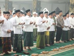 Gubernur Kalteng Ajak Masyarakat Bersatu Hadapi Karhutla dan Salurkan Bantuan Pangan