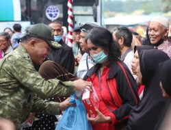Pangdam XXII/Tambun Bungai Salurkan 30 Ribu Paket Bantuan untuk Korban Karhutla, Relawan Dapat APD