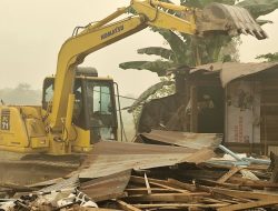 Eksekusi Tanah di Palangka Raya Berujung Protes, Objek dan Pemasangan Plang Dipersoalkan! Ayong: Tanah 20×30 Meter Itu di Mana?